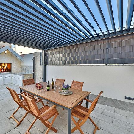 Luxury Apartment Pia With Swimming Pool And Grill Trogir Exteriér fotografie