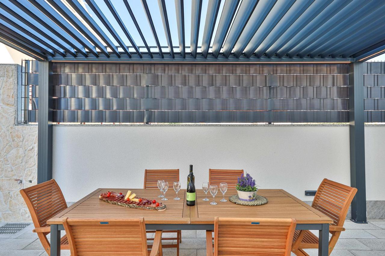 Luxury Apartment Pia With Swimming Pool And Grill Trogir Exteriér fotografie