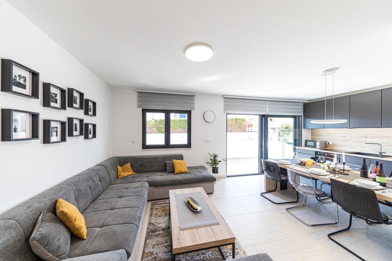 Luxury Apartment Pia With Swimming Pool And Grill Trogir Exteriér fotografie