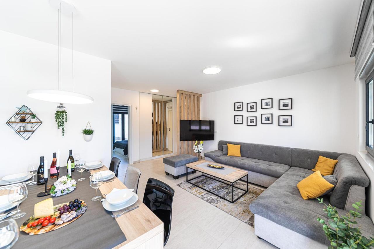 Luxury Apartment Pia With Swimming Pool And Grill Trogir Exteriér fotografie