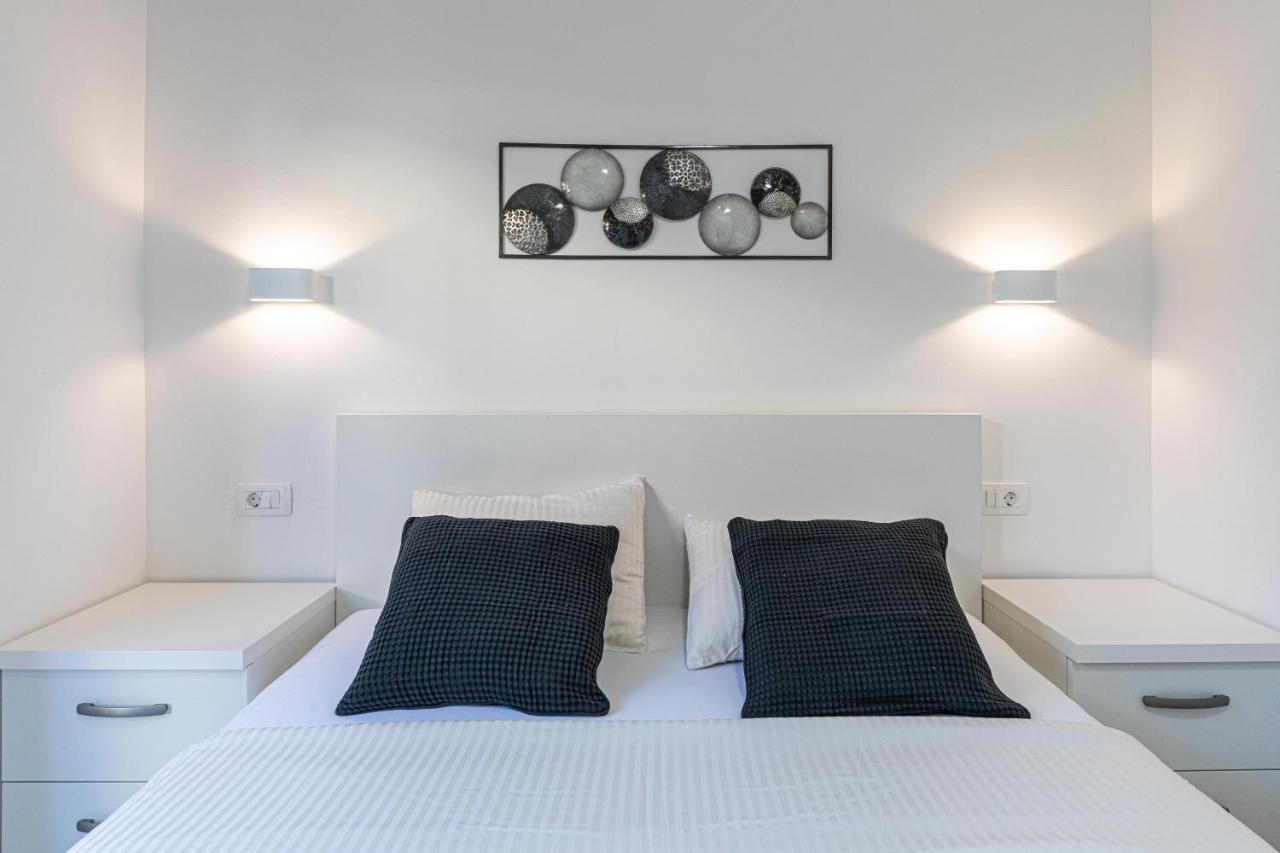 Luxury Apartment Pia With Swimming Pool And Grill Trogir Exteriér fotografie
