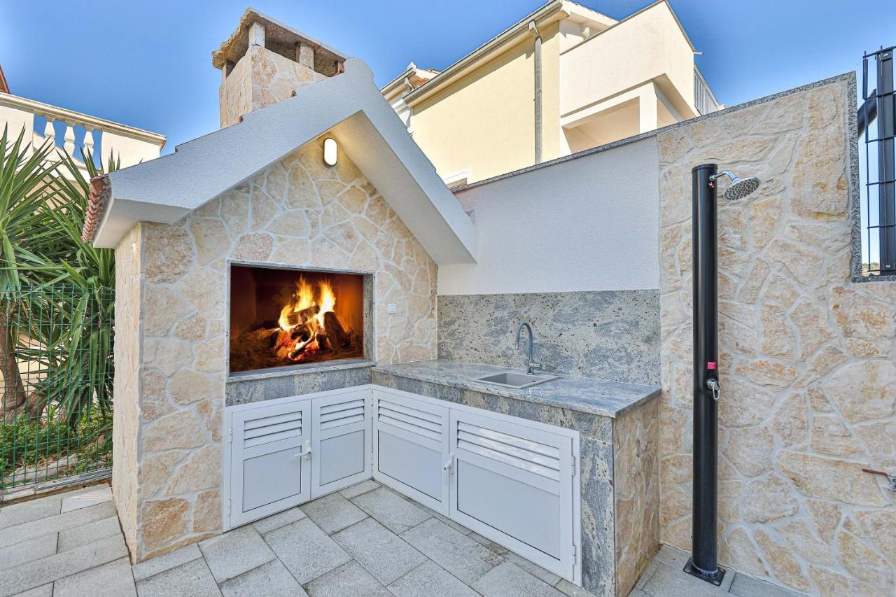 Luxury Apartment Pia With Swimming Pool And Grill Trogir Exteriér fotografie