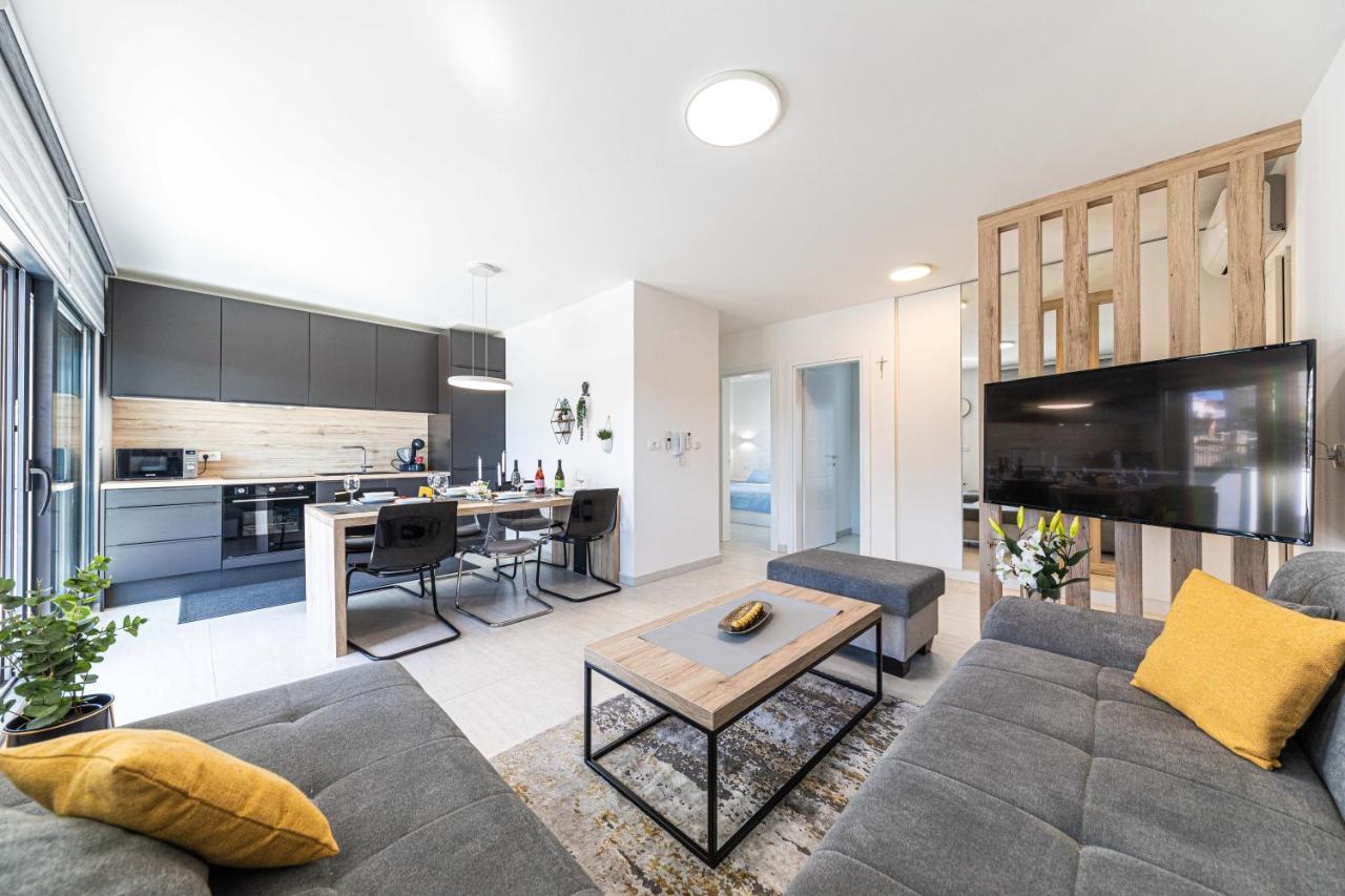 Luxury Apartment Pia With Swimming Pool And Grill Trogir Exteriér fotografie