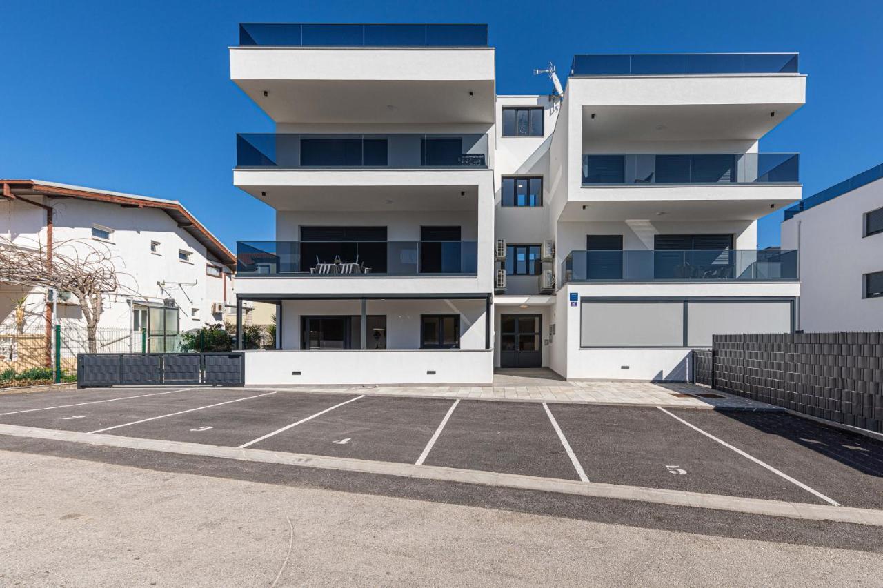 Luxury Apartment Pia With Swimming Pool And Grill Trogir Exteriér fotografie